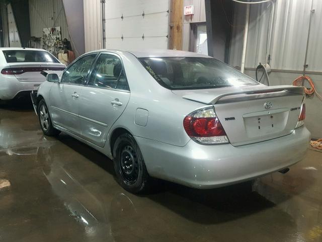 4T1BE32K95U610856 - 2005 TOYOTA CAMRY LE ვერცხლისფერი ფოტო 3