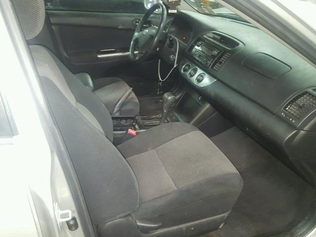 4T1BE32K95U610856 - 2005 TOYOTA CAMRY LE ვერცხლისფერი ფოტო 5