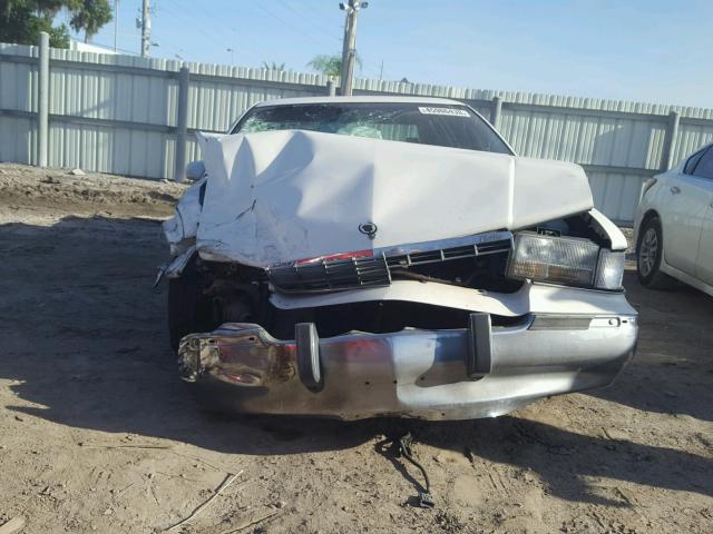 1G6DW527XPR722821 - 1993 CADILLAC FLEETWOOD WHITE photo 9