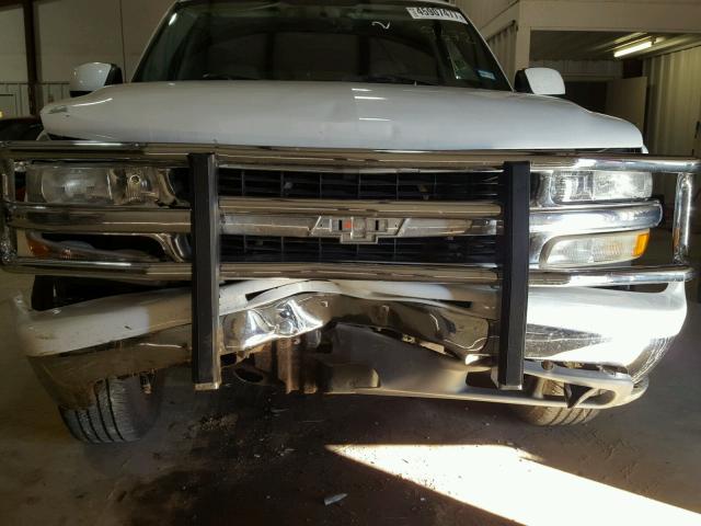 1GNEC16Z25J189672 - 2005 CHEVROLET SUBURBAN C WHITE photo 9