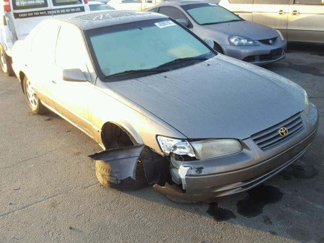 4T1BF28K7WU055342 - 1998 TOYOTA CAMRY SILVER photo 1