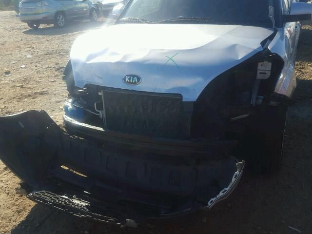 KNDJT2A50D7513358 - 2013 KIA SOUL SILVER photo 9