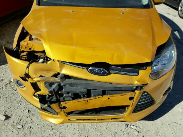 1FAHP3K2XCL427032 - 2012 FORD FOCUS YELLOW photo 7