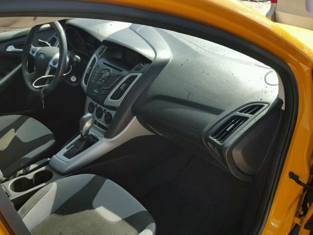 1FAHP3K2XCL427032 - 2012 FORD FOCUS YELLOW photo 9