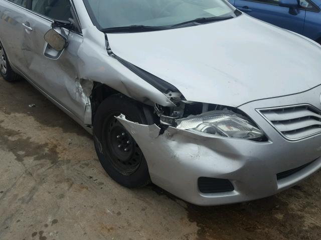 4T1BF3EK2BU600058 - 2011 TOYOTA CAMRY BASE SILVER photo 9