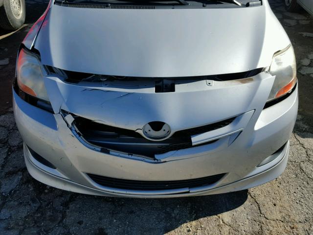 JTDBT923481234868 - 2008 TOYOTA YARIS SILVER photo 9