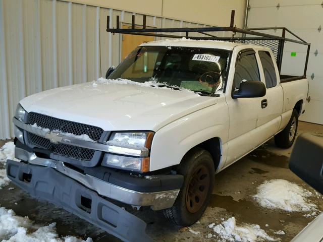 1GCEC19Z85Z257995 - 2005 CHEVROLET SILVERADO WHITE photo 2