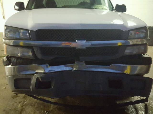 1GCEC19Z85Z257995 - 2005 CHEVROLET SILVERADO WHITE photo 9