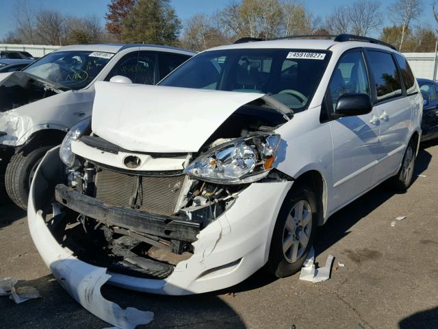 5TDZK23C79S266564 - 2009 TOYOTA SIENNA CE WHITE photo 2