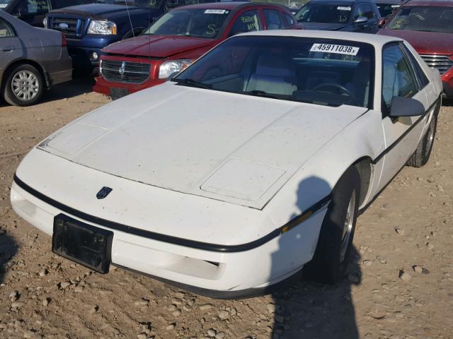 1G2PE11R1HP242211 - 1987 PONTIAC FIERO WHITE photo 2