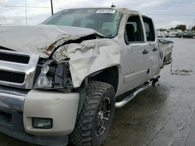 2GCEC13J371511773 - 2007 CHEVROLET SILVERADO SILVER photo 9