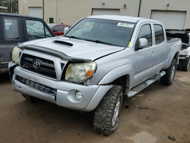 5TEMU52N25Z120000 - 2005 TOYOTA TACOMA DOU SILVER photo 2