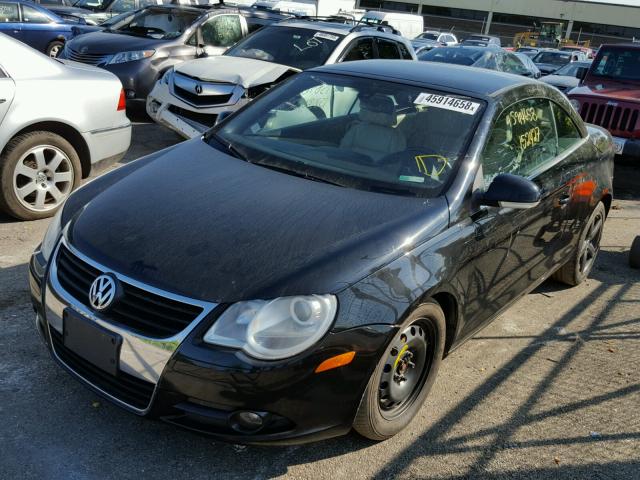 WVWDA71F57V002012 - 2007 VOLKSWAGEN EOS 2.0T S BLACK photo 2