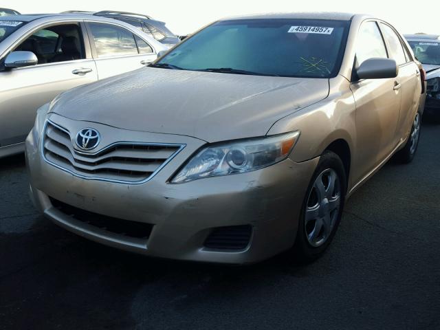 4T1BF3EK1AU023859 - 2010 TOYOTA CAMRY BASE ოქროსფერი ფოტო 2