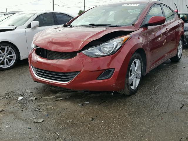 5NPDH4AE1DH377702 - 2013 HYUNDAI ELANTRA GL RED photo 2