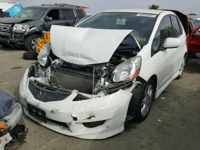 JHMGE88489S060372 - 2009 HONDA FIT SPORT WHITE photo 2