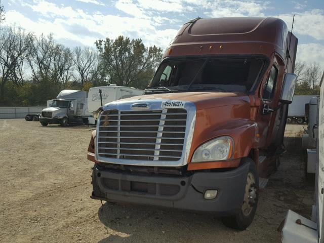 1FUJGLDR8DLBS3393 - 2013 FREIGHTLINER CASCADIA 1 ORANGE photo 2