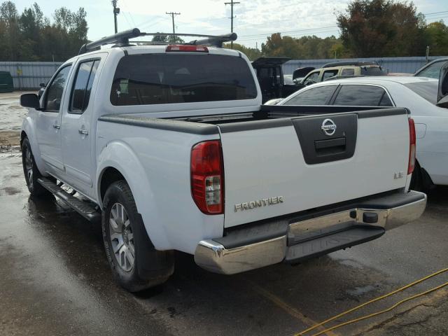 1N6AD07U29C401091 - 2009 NISSAN FRONTIER C WHITE photo 3