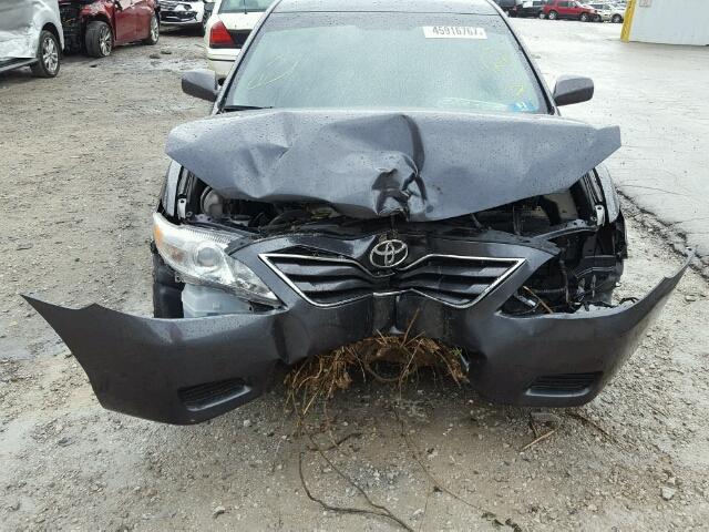 4T1BF3EK7AU061273 - 2010 TOYOTA CAMRY BASE GRAY photo 9