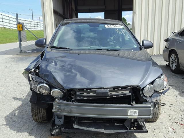 1G1JA5SH8D4120704 - 2013 CHEVROLET SONIC LS GRAY photo 9