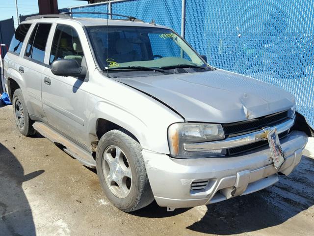 1GNDS13S372231964 - 2007 CHEVROLET TRAILBLAZE SILVER photo 1