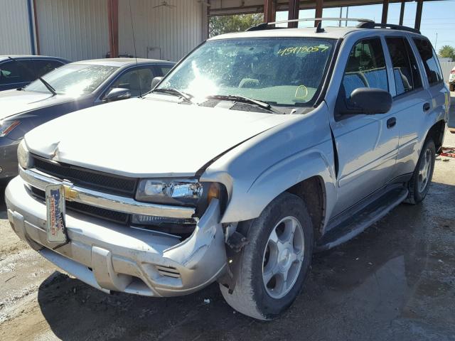 1GNDS13S372231964 - 2007 CHEVROLET TRAILBLAZE SILVER photo 2