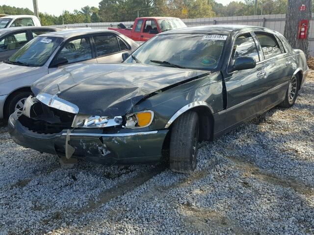 1LNHM82W0YY937849 - 2000 LINCOLN TOWN CAR S GREEN photo 2