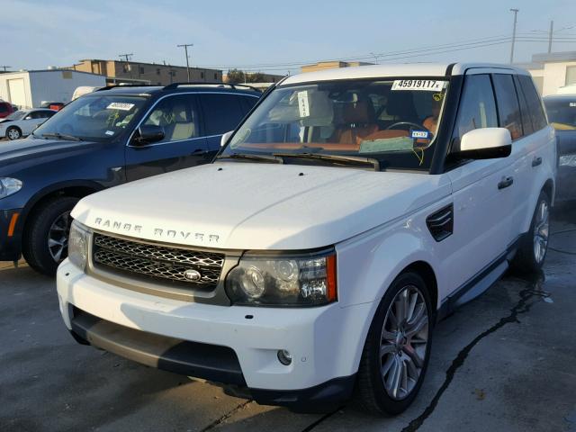 SALSK2D41BA268461 - 2011 LAND ROVER RANGE ROVE WHITE photo 2