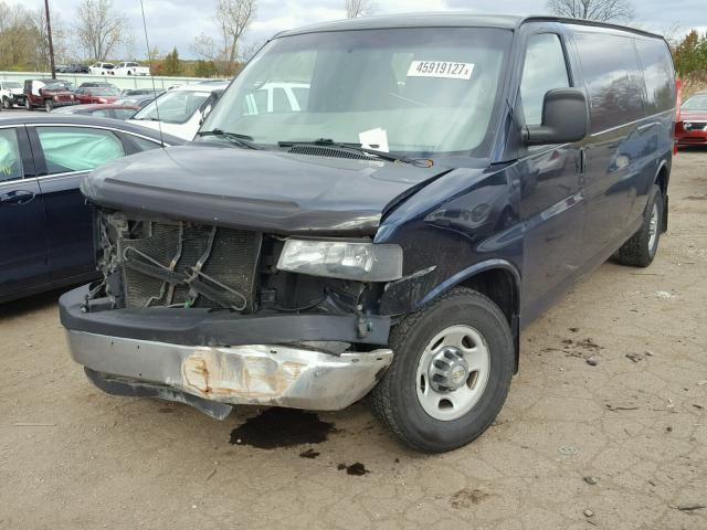 1GCWGGCG1D1126021 - 2013 CHEVROLET EXPRESS G2 BLUE photo 2