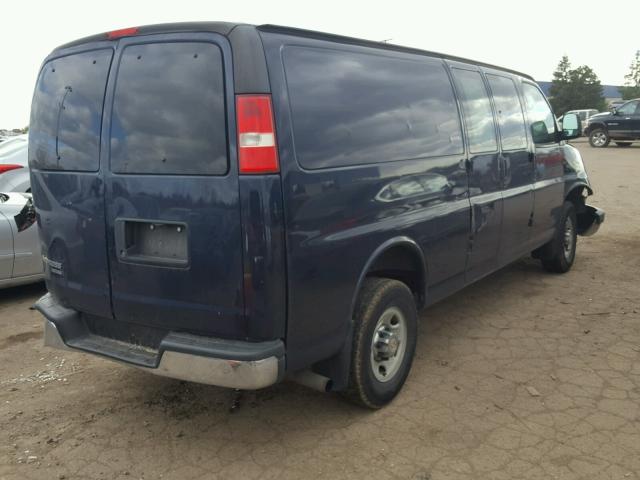 1GCWGGCG1D1126021 - 2013 CHEVROLET EXPRESS G2 BLUE photo 4