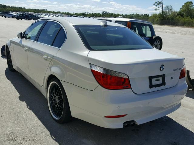 WBANF73536CG66202 - 2006 BMW 530 WHITE photo 3