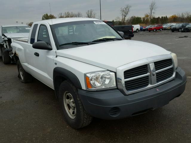 1D7HW22K35S204725 - 2005 DODGE DAKOTA WHITE photo 1