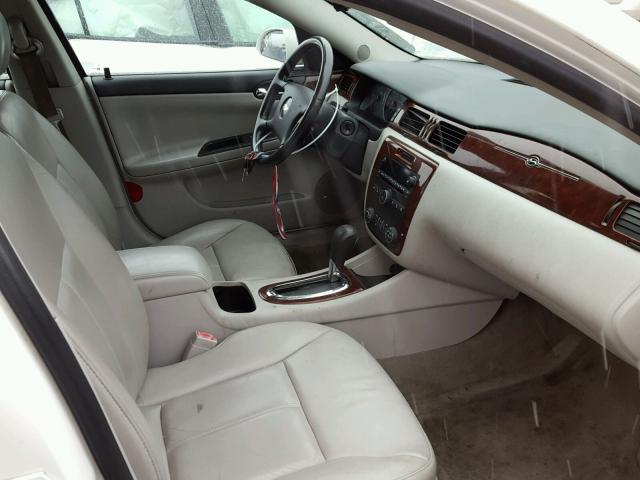 2G1WU581069387777 - 2006 CHEVROLET IMPALA WHITE photo 5