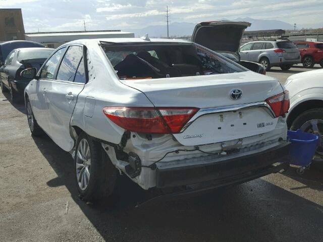 4T1BD1FK0GU177089 - 2016 TOYOTA CAMRY HYBR WHITE photo 3