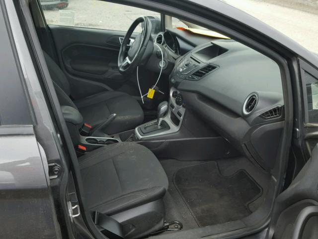 3FADP4BJ8FM105231 - 2015 FORD FIESTA SE GRAY photo 5