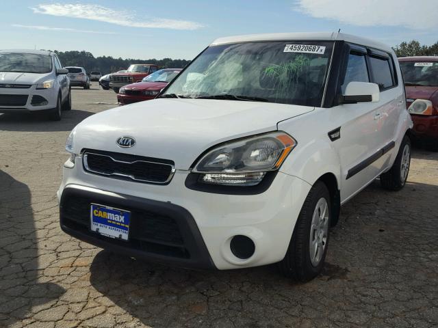 KNDJT2A56C7407530 - 2012 KIA SOUL WHITE photo 2