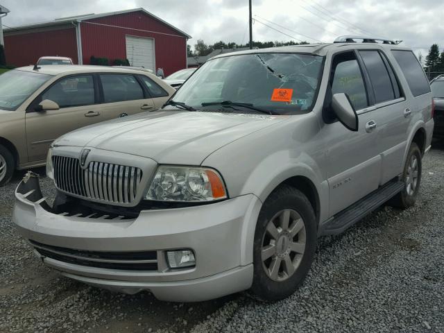 5LMFU28586LJ26844 - 2006 LINCOLN NAVIGATOR SILVER photo 2