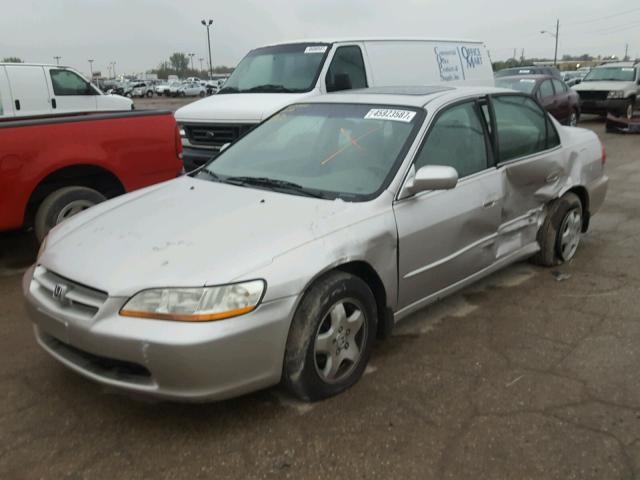 1HGCG1655WA061432 - 1998 HONDA ACCORD EX SILVER photo 2