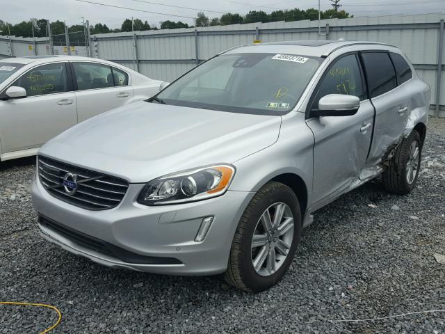 YV4902RM5G2802189 - 2016 VOLVO XC60 T6 SILVER photo 2