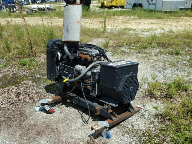 015197103 - 2003 CABIN TRAILER GENERATOR GRAY photo 3