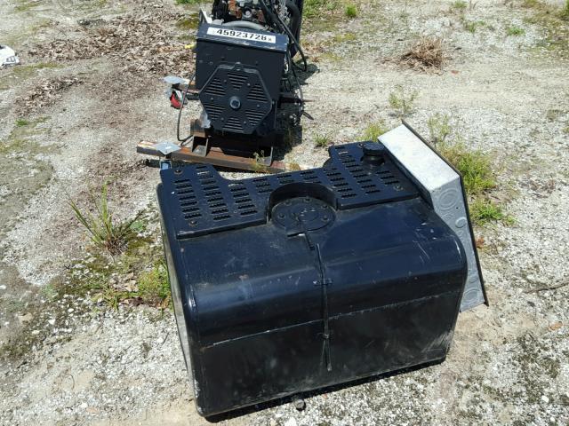 015197103 - 2003 CABIN TRAILER GENERATOR GRAY photo 6