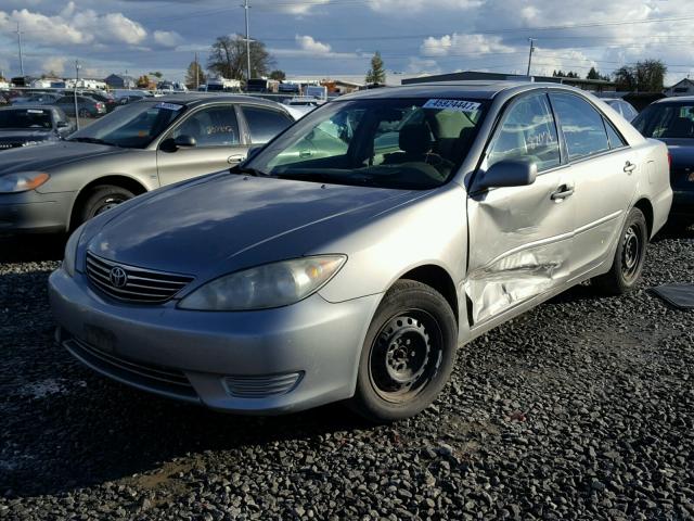 4T1BE30K95U540827 - 2005 TOYOTA CAMRY GOLD photo 2