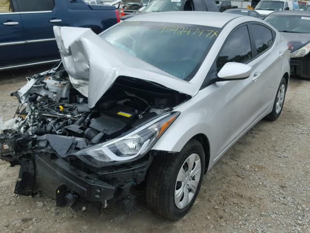 5NPDH4AE2GH792807 - 2016 HYUNDAI ELANTRA SE SILVER photo 2