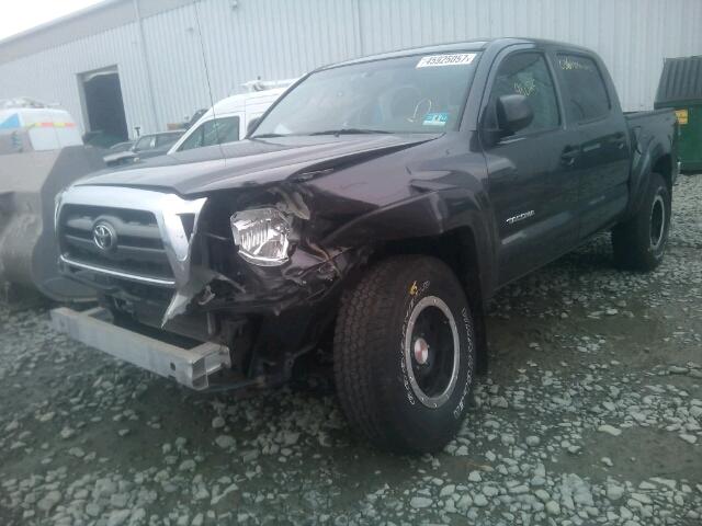 5TELU4EN3AZ724490 - 2010 TOYOTA TACOMA DOU CHARCOAL photo 2