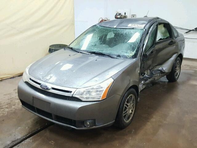 1FAHP3FN6AW155322 - 2010 FORD FOCUS SE GRAY photo 2