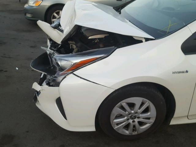 JTDKBRFU2G3525894 - 2016 TOYOTA PRIUS WHITE photo 9