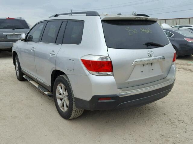 5TDZK3EH5BS031374 - 2011 TOYOTA HIGHLANDER SILVER photo 3