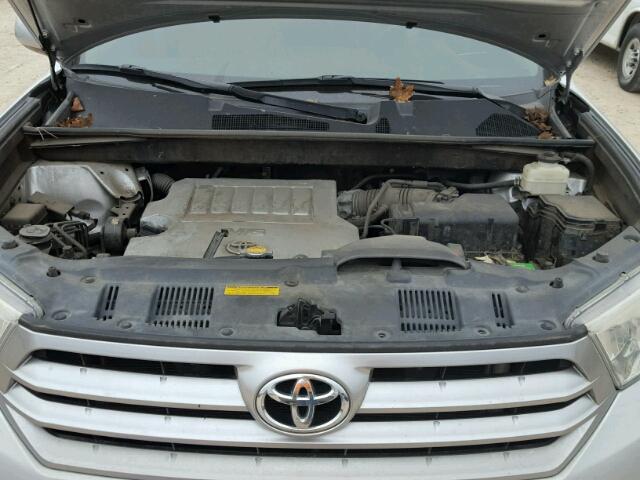 5TDZK3EH5BS031374 - 2011 TOYOTA HIGHLANDER SILVER photo 7