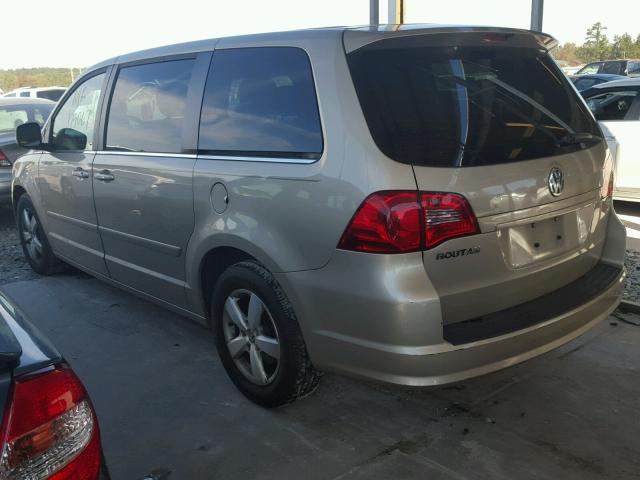 2V8HW34159R558889 - 2009 VOLKSWAGEN ROUTAN SE TAN photo 3