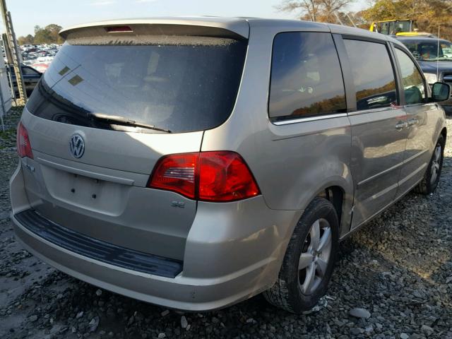 2V8HW34159R558889 - 2009 VOLKSWAGEN ROUTAN SE TAN photo 4